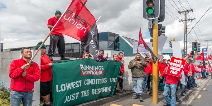 Retail strike wave hits Bunnings as workers reject insecure contracts