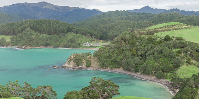 Oligarch leases Maori land block