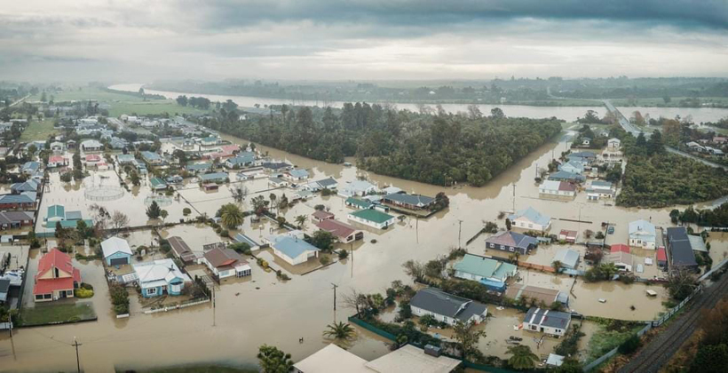 Kawatiri whanau join up for flood clean up