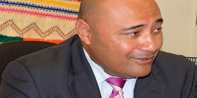 Former prison boss supports minister