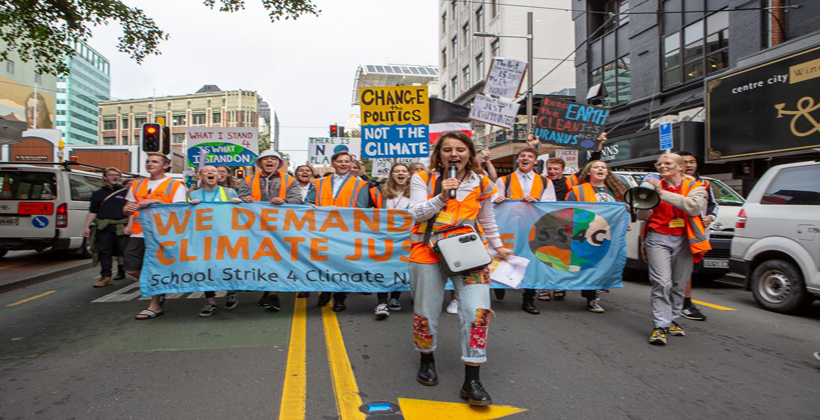 Rangatahi link arms over climate change