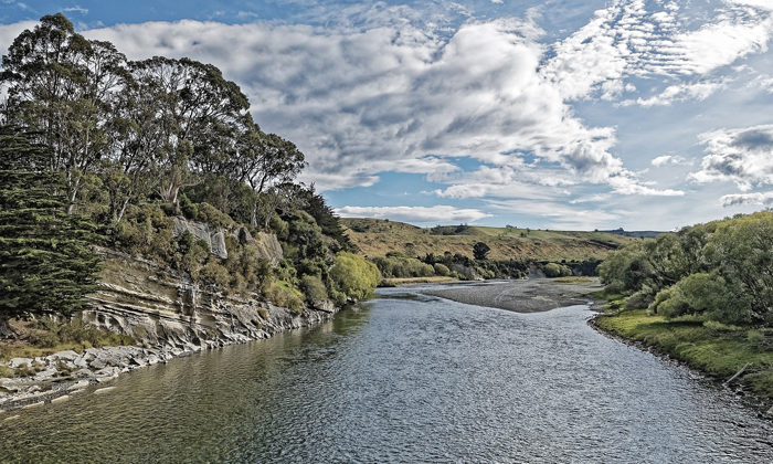 Iwi leaders sell-outs for blocking water action - Jones