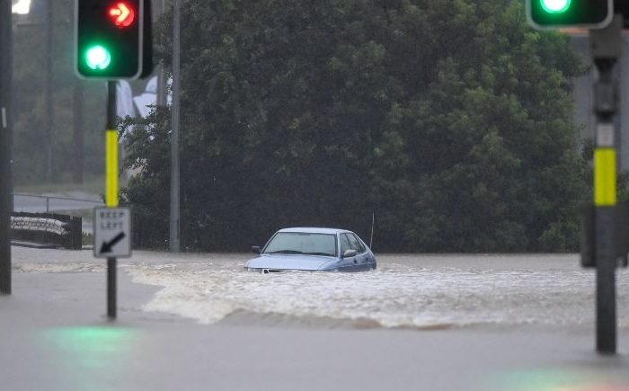 Brisbane flood forces quick exit