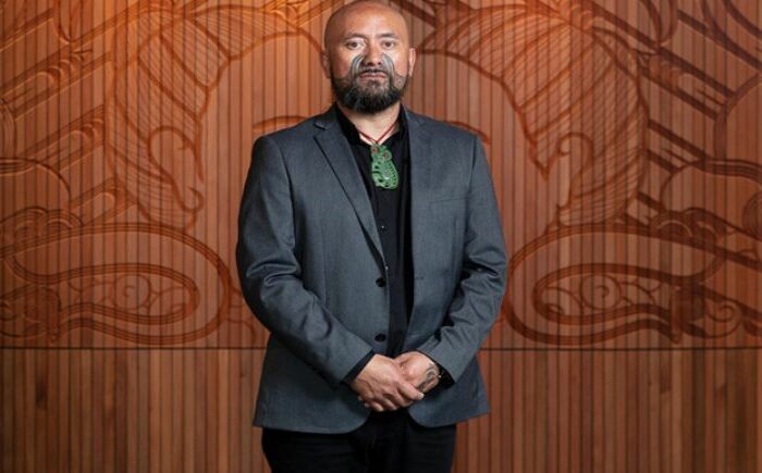 Artist puts Māori on the landscape