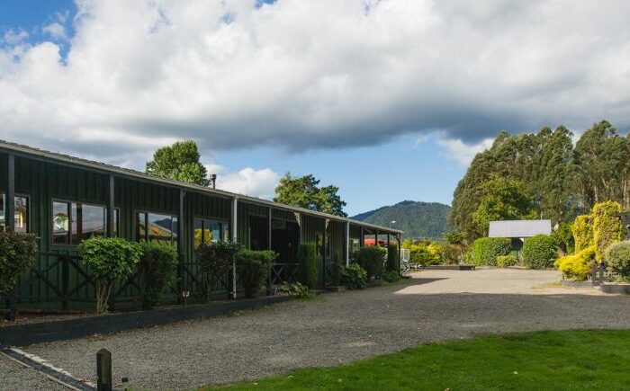 Māori lodge remake wins supreme tourism award
